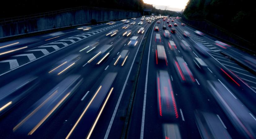 Nagy dugóra számíthatsz, ha ma ezeken az utakon jársz: mutatjuk, merre várható torlódás