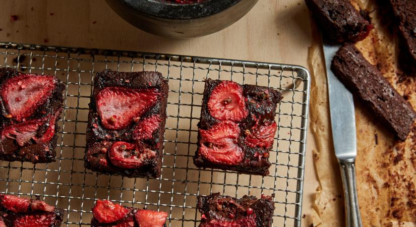 Epres-rózsaborsos brownie