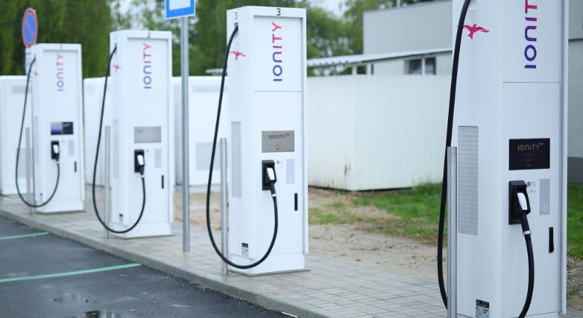 Az OMV ultragyors elektromosautó-töltő hálózatot épít ki Magyarországon