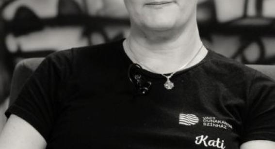 Varga Katalin, a váci színház direktora: “Kicsi színház, kevés pénz, de a szívünk az nagy”