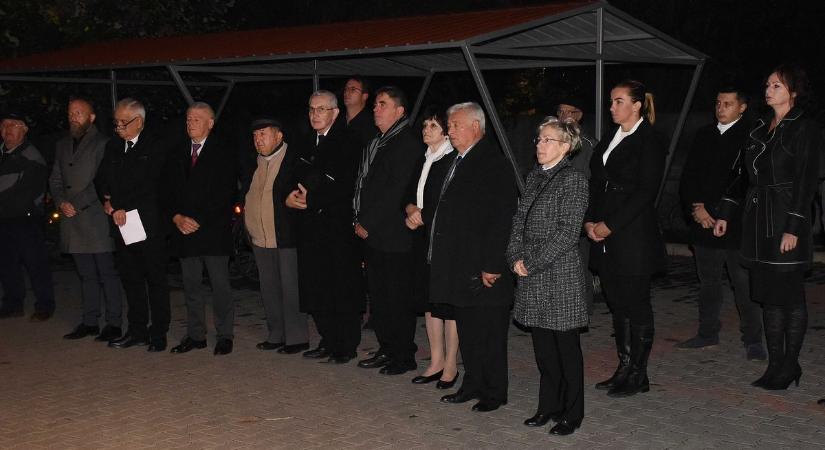 A forradalom hőseire emlékeztek a nemzeti gyásznapon Jászberényben