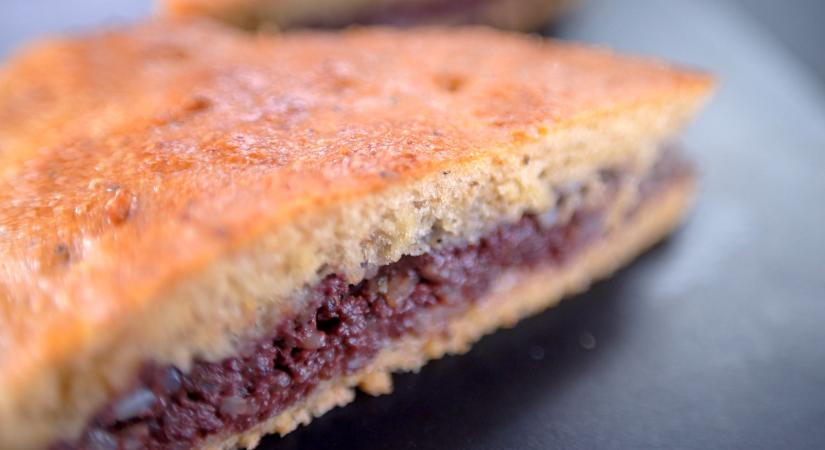 Tepertős kőttes