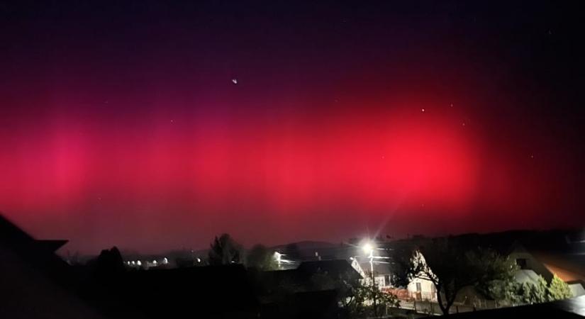 Ilyen volt Pécsen a sarki fény!