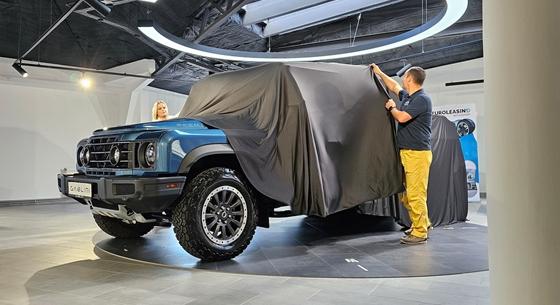 6 hengeres BMW motor és plató: új pickup érkezett Magyarországra, megnéztük