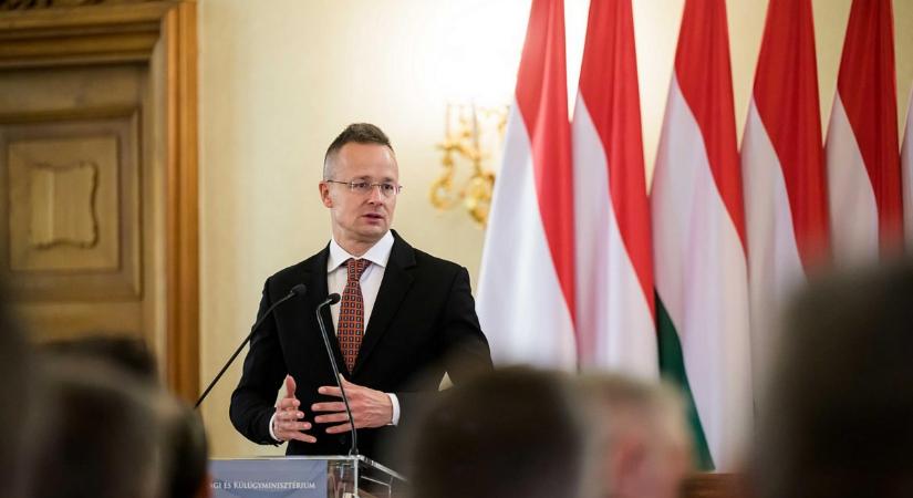 Szijjártó Péter Pécsen: hat baranyai cég kap 2,5 milliárdos támogatást