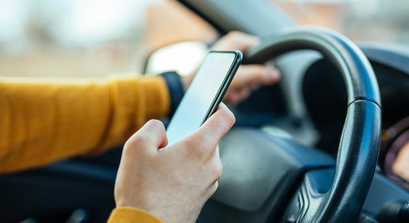 Lényeges dolog derült ki a vezetés közben mobilozásról