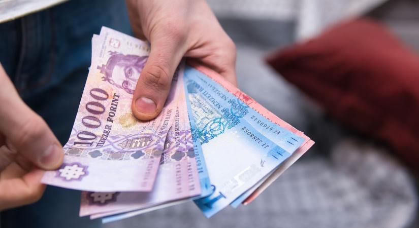 Újabb tanúkat hallgatnak meg a majd' 700 milliót sikkasztó ácsi cégvezető ügyében