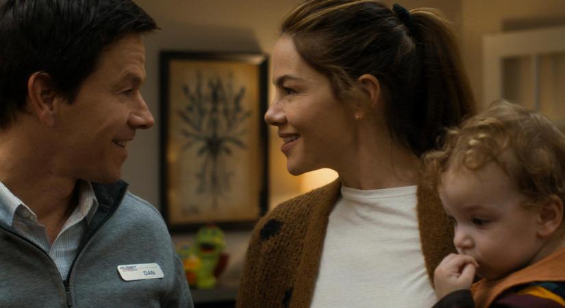 Mark Wahlberg pelenkát cserél és bérgyilkosokat öl a legújabb filmjének előzetesében