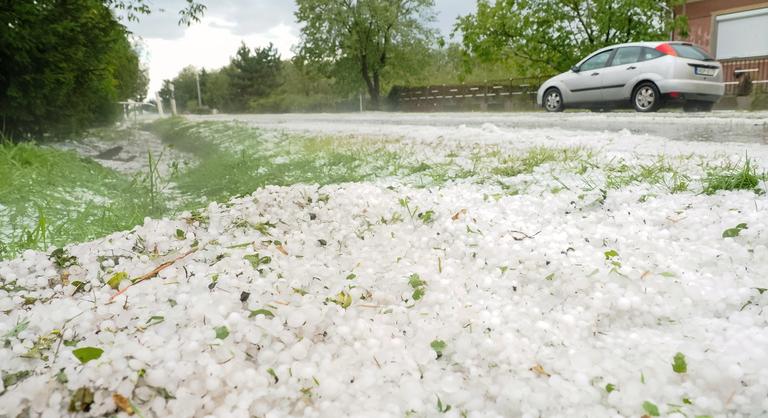 „Nyári” vihar a Balatonon, hatalmas jégesővel