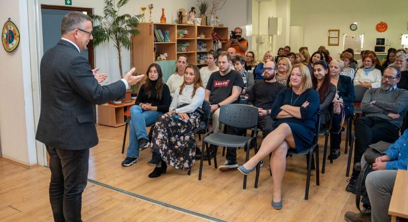A szociális területen dolgozókat köszöntötték Tatán