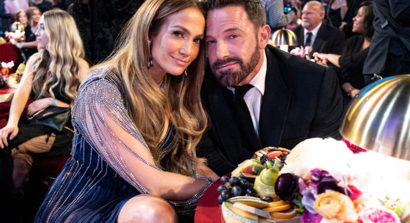 J.Lo és Ben Affleck romantikus pillanata lángra lobbantotta a vörös szőnyeget