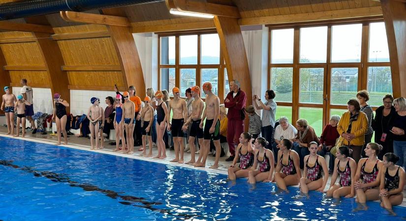 Mától csobbanhatnak Budakeszi új tanuszodájában