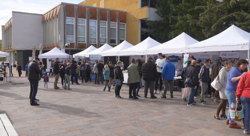 Pályaválasztási roadshow volt az Atom téren