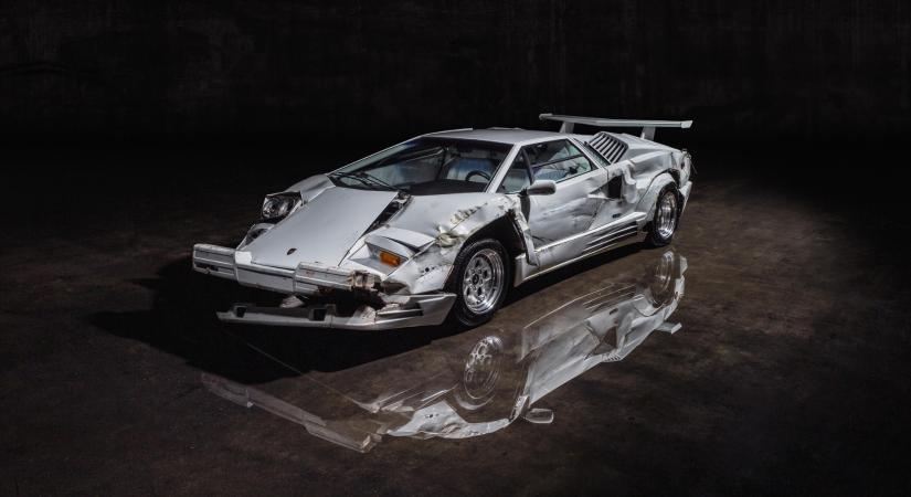 Itt van A Wall Street farkasa milliókat érő, törött Lamborghinije