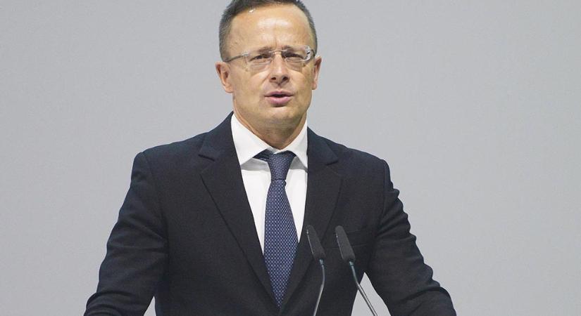 Nem árulta el Szijjártó Péter, hogy ki volt az a 14 nagyberuházó, akit Szombathelyre akartak hozni