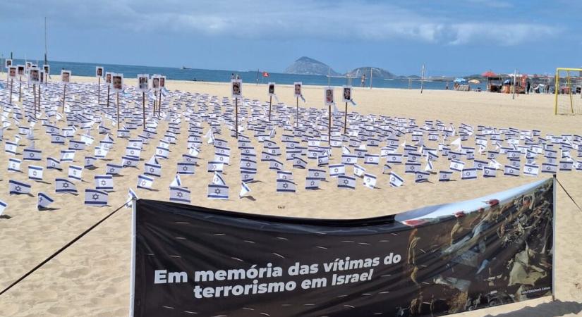 1400 izraeli zászló Copacabana strandján a Hamasz terror izraeli áldozatainak emlékére