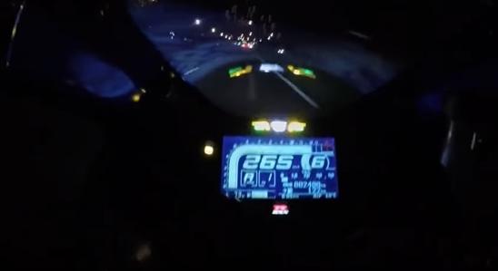 Saját esztelen balesetét vette fel egy motoros, a családja pedig tanulságként megosztotta a videót