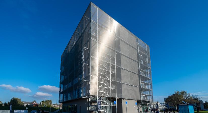 Innovációs központként nyerte vissza ikonikus épületét Győr
