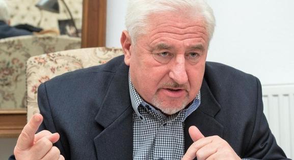 Fóliázzák össze Duró Dórát és Csák Jánost, az értelmes többség foglalkozzék a valós problémákkal!