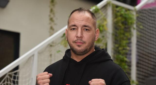 Sztárbox: Curtis meccsnézéssel, sörözéssel és pörköltevéssel készül a meccsére