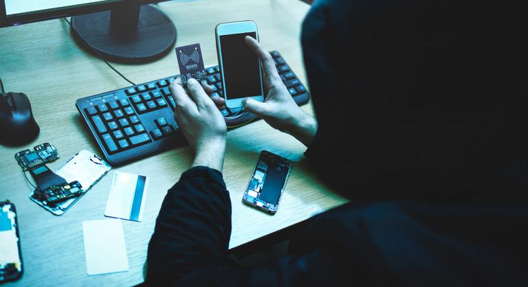 Veszélyes vírus támadja a mobiltelefonokat