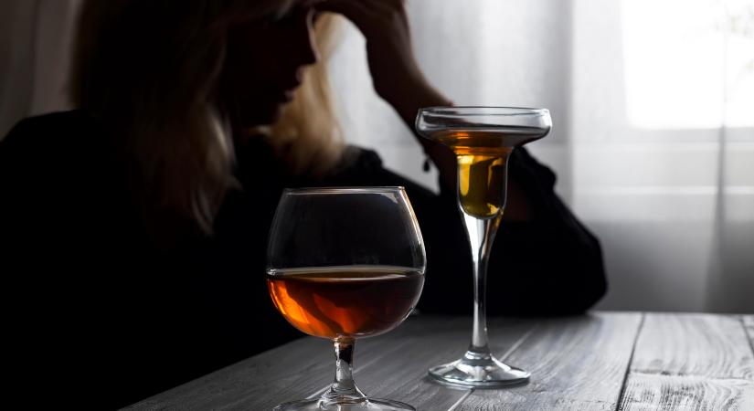 Jelek, amik arra utalhatnak, már az alkoholizmus határán lehetsz: szakértő figyelmeztet
