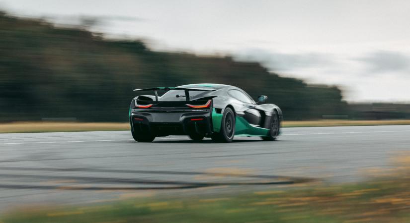 275 km/h-val ment egy villanyautó, világrekord lett belőle