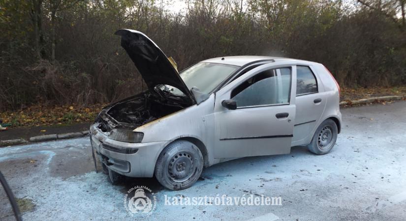 Kigyulladt egy személygépkocsi Szeghalom és Vésztő között