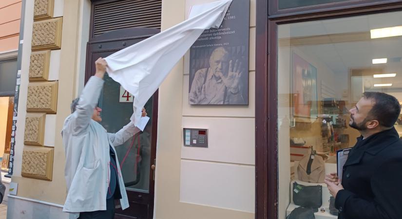 Emléktáblát kapott Breuer Marcell híres pécsi építész