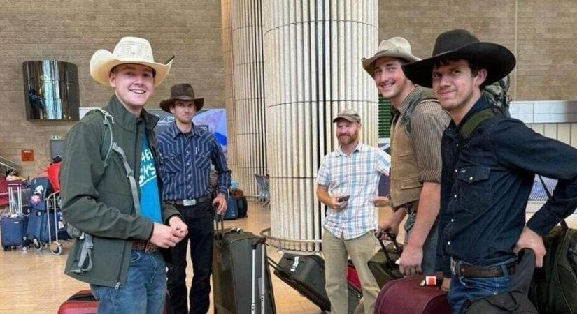 Amerikai cowboyok siettek Izrael segítségére