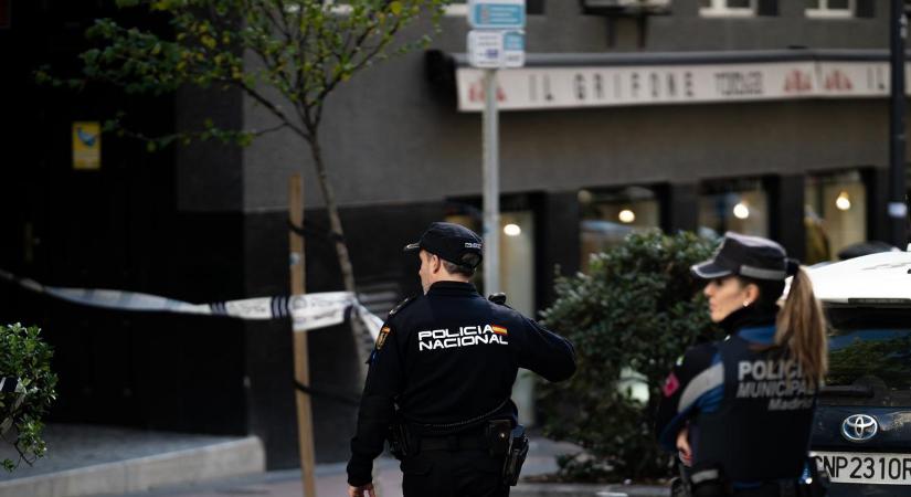 Az otthona előtt, a nyílt utcán arcon lőttek egy ismert politikust Madridban