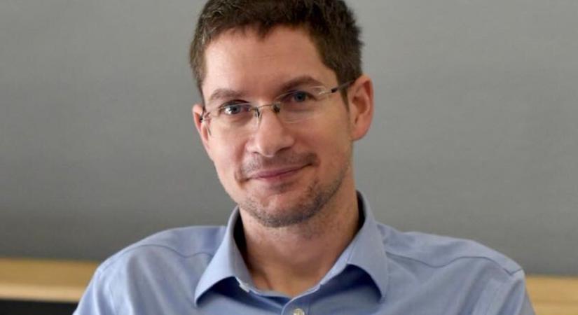Ha Gulyás Gergely ellenzi a halálbüntetést, akkor az „életbüntetést” miért nem? – kérdezte Karsai Dániel a szörnyen cinikus kormánymegszólalót