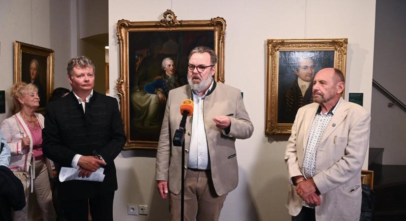 Milyen múzeumigazgató volt L. Simon László?