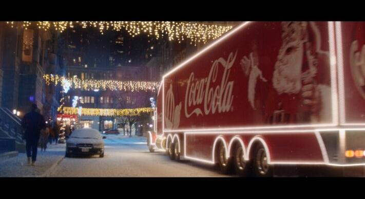 Több száz Mikulással érkezett a Coca-Cola ünnepi reklámfilmje
