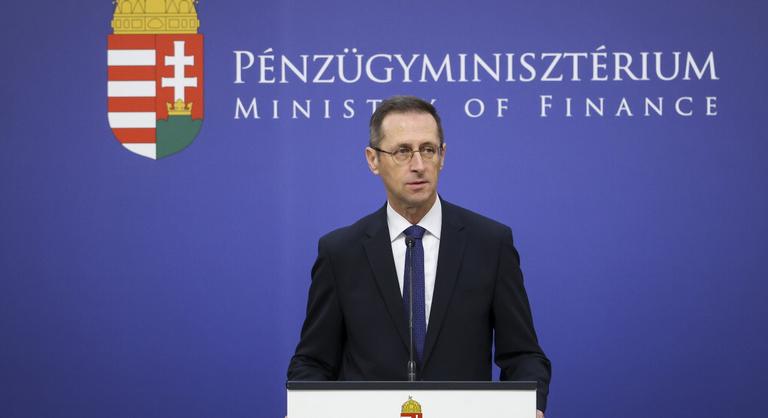 Varga Mihály jó híreket közölt, ismét a nyugdíjasoké a főszerep