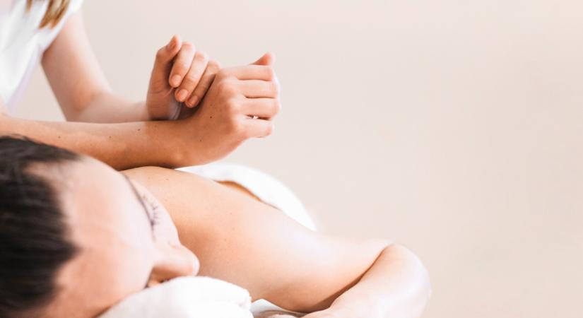 Miben tér el a gyógymasszázs a hagyományostól?