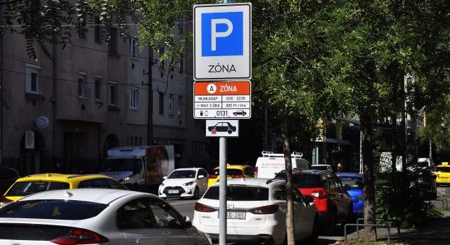 Kromofággal büntettek több tucat szabálytalanul parkoló autót Újlipótvárosban