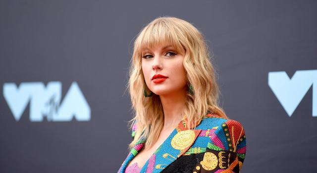 Taylor Swift Grammy-történelmet írt: senkit nem jelöltek még ennyiszer az év legjobb dala díjára