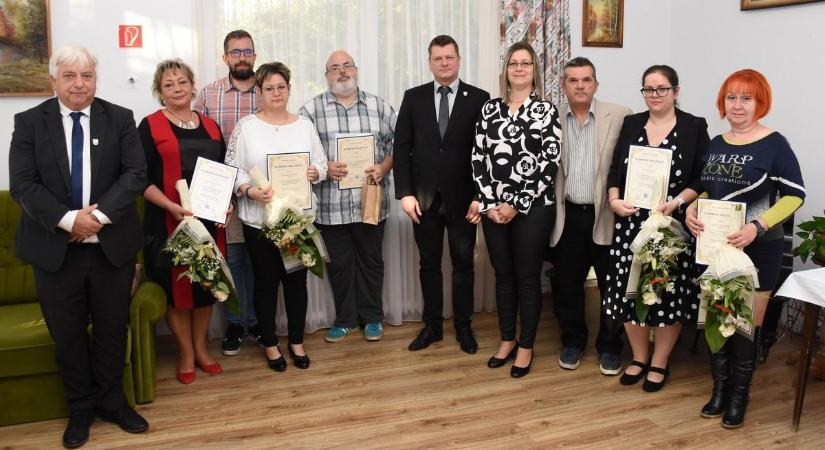 Díjakat osztottak a Szociális Munka Napja alkalmából, mutatjuk a celldömölki kitüntetetteket