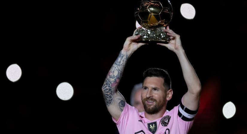 Lionel Messi megmutatta az Inter Miami szurkolóinak is az Aranylabdát – VIDEÓ