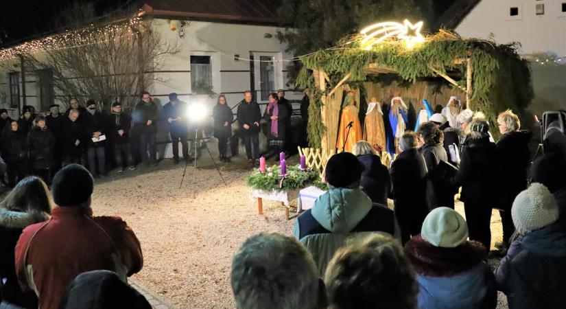 Adventi gyertyagyújtások Gyenesdiáson 2023