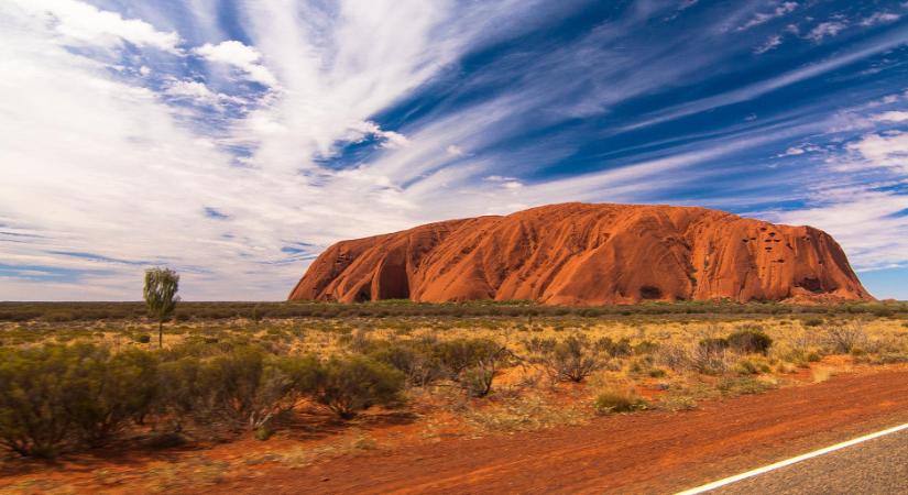 Hihetetlen ez a szikla, nem véletlenül az ausztrál őslakosok szent helye - galéria