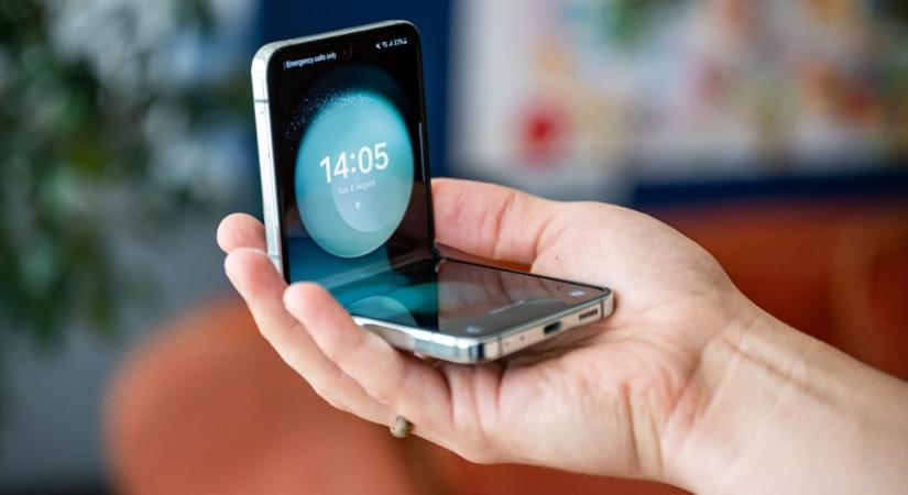 Jövőre jöhet a Samsung olcsóbb hajlítható kijelzős mobilja