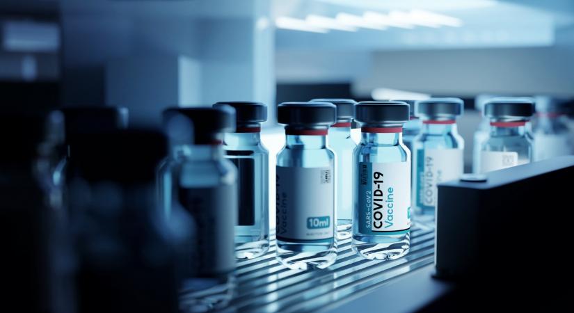 Hidegzuhany a Pfizerrel oltottakra: újabb mellékhatásokat találtak, sok magyart érinthet