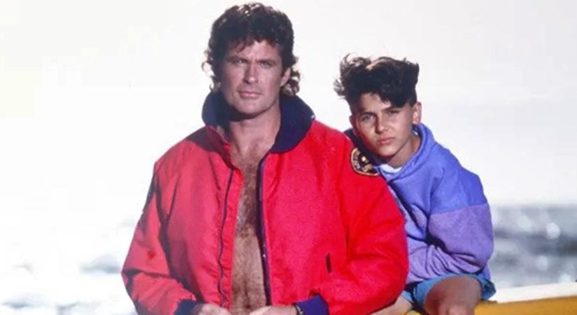 Ő alakította David Hasselhoff fiát a Baywatchban – Felismered a 43 éves Jeremy Jacksont?