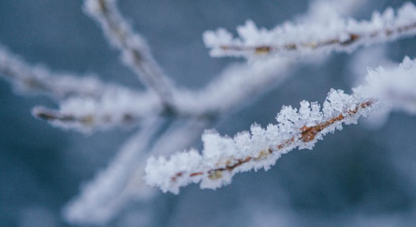 Komoly mennyiségű hó hullott a Bükkben: fotón a teljesen kifehéredett táj