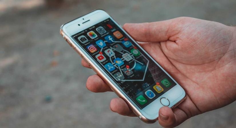 Kolozsvár: 30 ezer lej kártérítést kap az a tanárnő, akit diákjai megaláztak az interneten