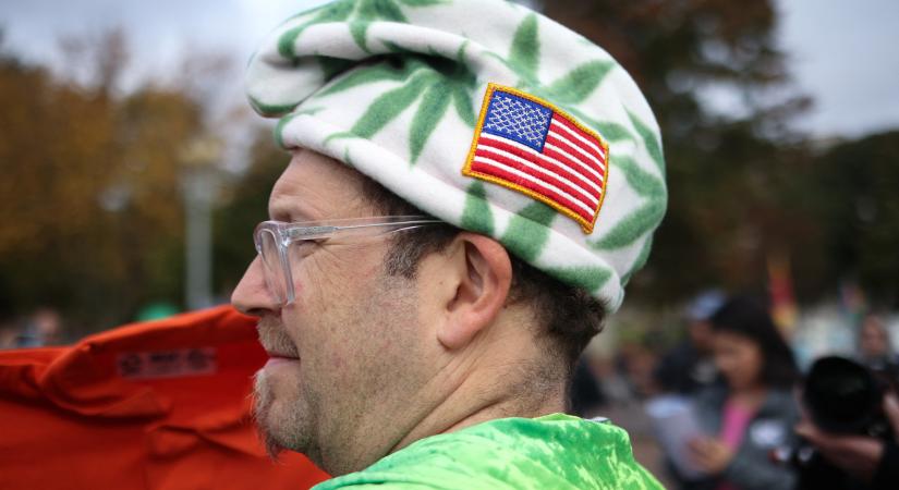 52 milliósra duzzadt az amerikai kannabiszhasználók tábora, de a fűszívó tinik aránya egyre csökken