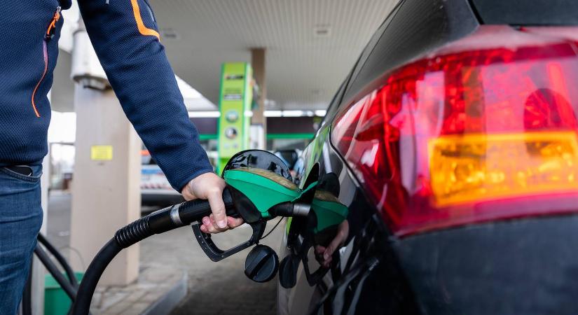 Szerdán jelentősen csökken az üzemanyag ára, ajánlott kivárni