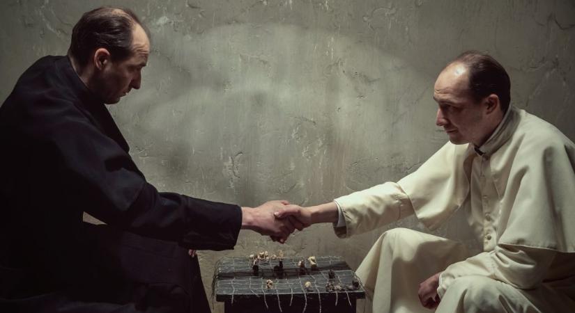 Jól néz ki, de saját hálójába gabalyodik az ’56-os pszichothriller